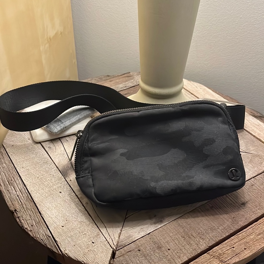 LuluLemon Belt Bag- black camouflage print